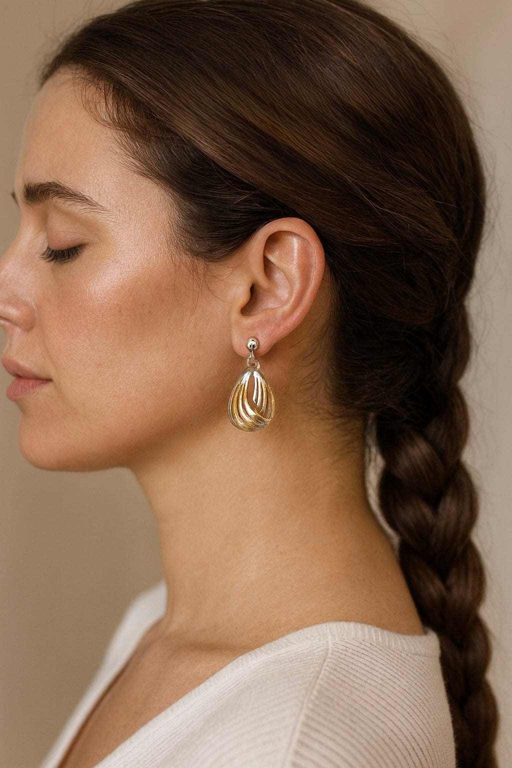 Pendientes de Plata Tricolor con Diseño Teardrop Entrelazado