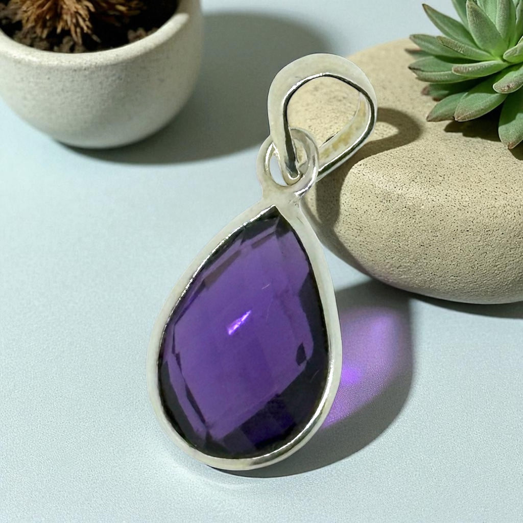 Colgante de Plata con Amatista en Forma de Gota