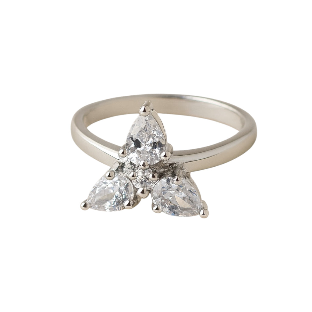 Anillo de Plata Trébol con Circonitas en Corte Pera